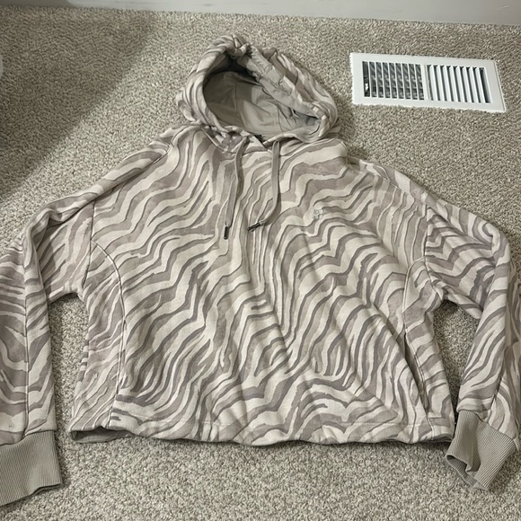 Sweaty Betty Cropped Hoodie in Ivory Tiger Print Medium - Picture 2 of 9